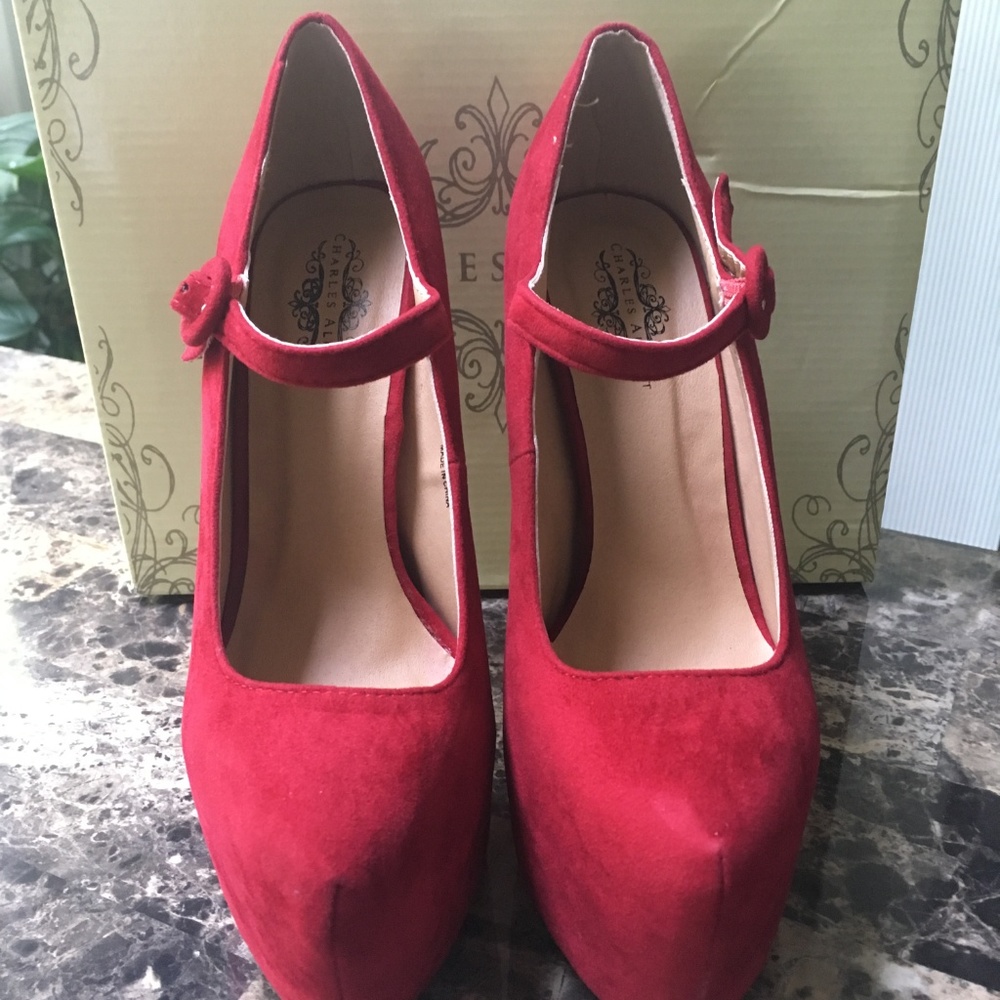 Red Pumps - Picture 3 of 8